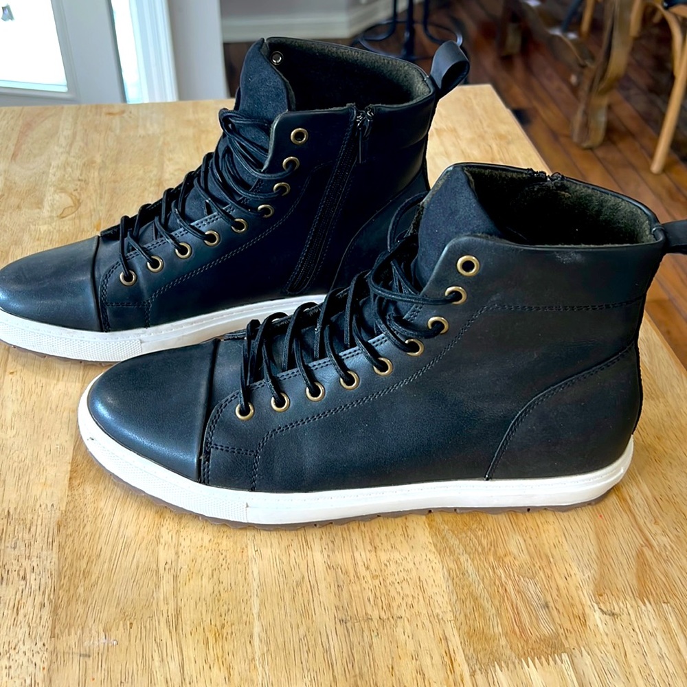 Men’s black boots